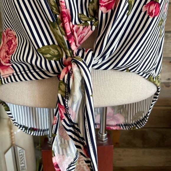 Polly & Esther Button Down Sleeveless Top EUC - Picture 3 of 8